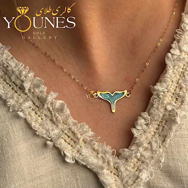 گردنبند میناکاری دم وال آبی دریایی موج دار طلا